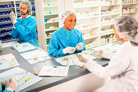 What Does a Pharmacy Technician Do? - Best School News